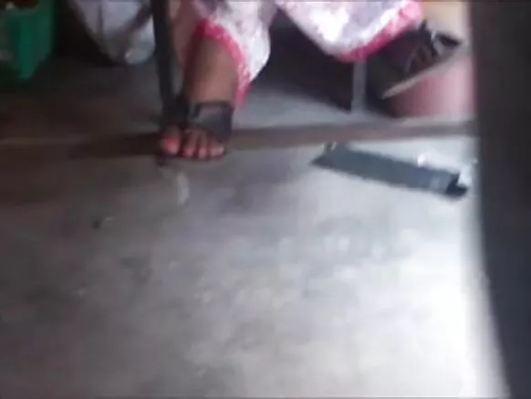 ଡେସ୍କଟପ୍ ତଳେ ସେକ୍ସି ଭିଡିଓ ଫଟୋ