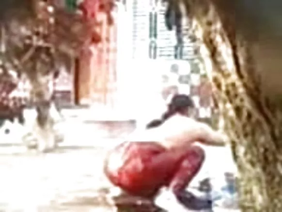ମାଉସୀ ଗୋର୍ଦିତା ବାଥରୁମ୍ ଶୋ ’ଗୋର୍ଦିତା ଟ୍ରାପ୍ ସେକ୍ସି ଚଳଚ୍ଚିତ୍ର