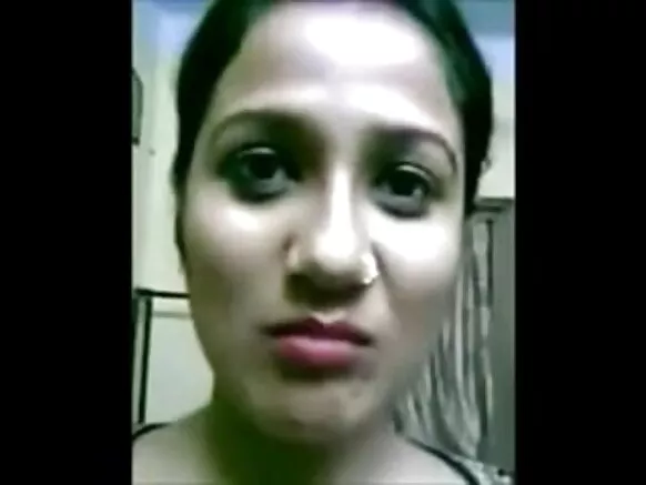 କ୍ୟାମେରା ପାଇଁ ବଡ ଟାଇଟ୍ ହୋଇଥିବା ଭାରତୀୟ girl ିଅ ଷ୍ଟ୍ରିପ୍ - ହୋମଡେଡ୍ ଇଣ୍ଡିଆ