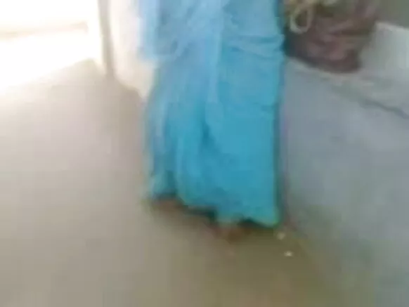 ସେକ୍ସି ହିନ୍ଦୀ ଚଳଚ୍ଚିତ୍ର ଲିଫ୍ଟ ସାରି ଉଠାନ୍ତୁ