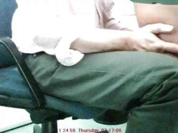 ବସ୍ କ୍ୟାବିନରେ ଥିବା ଏକ ଚେୟାରରେ ହିନ୍ଦୀ ଅଫିସ୍ ଗର୍ଲ ଅଫିସ୍ ଗର୍ଲ ସେକ୍ସି ମାନସୀ 15