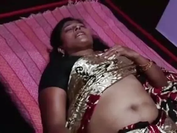 ଏସ୍ ଇଣ୍ଡିଆନ୍ ମାଉସୀ ସେକ୍ସି ଚଳଚ୍ଚିତ୍ର ପଠାନ୍ତୁ ହିନ୍ଦୀ ବଷ୍ଟି ମଲ୍ଲୁ ମାଉସୀ ତାଙ୍କ ଡ୍ରାଇଭର ସହିତ ମସାଜ୍ ଗ୍ରହଣ କରନ୍ତି