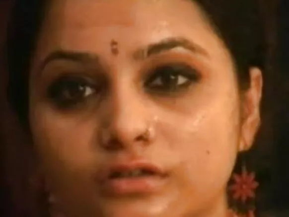 ଇଂରାଜୀ ବିଏଫ୍ Girls ିଅମାନଙ୍କ ବିଷୟରେ ସେକ୍ସି କ୍ୟାମେରାରେ ଲିଣ୍ଡା ଇଣ୍ଡିଆନ୍ ଗାର୍ଲ ମୁହାଁମୁହିଁ ହୋଇଥିଲେ