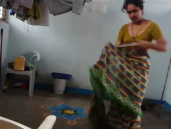 ଇଣ୍ଡିଆ ହିନ୍ଦୀ ନୀଳ ଚଳଚ୍ଚିତ୍ର ମାଉସୀ ସୁନୀତା 4 ମାଉସୀ ସହିତ